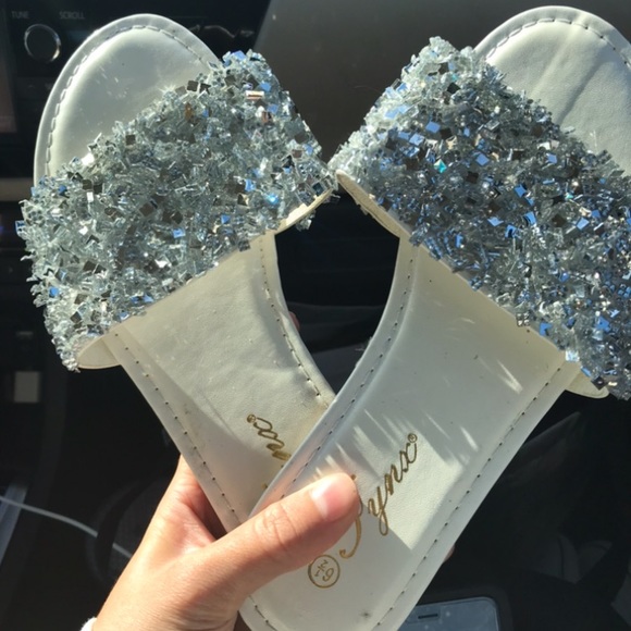 Shoes - 🔥NEW jeweled sandals!!